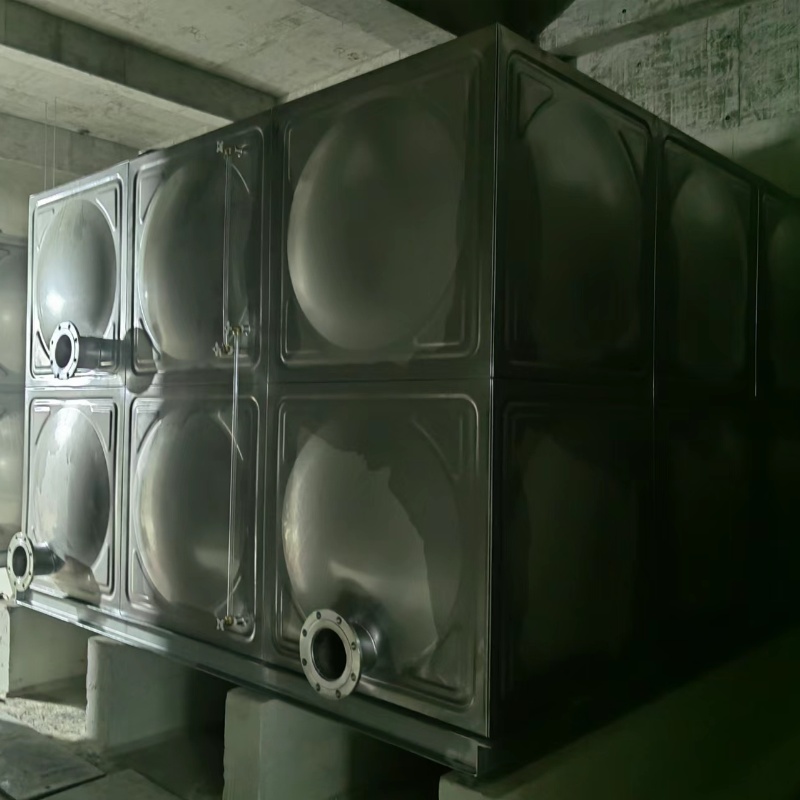 西安市（shì）不鏽鋼水箱安裝完成